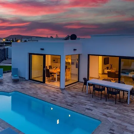 Mercedes Luz By Villa